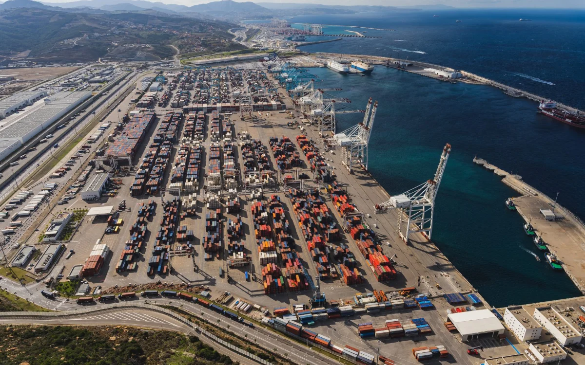 España refuerza la vigilancia en Melilla : Ejército despliega unidades tácticas en la frontera