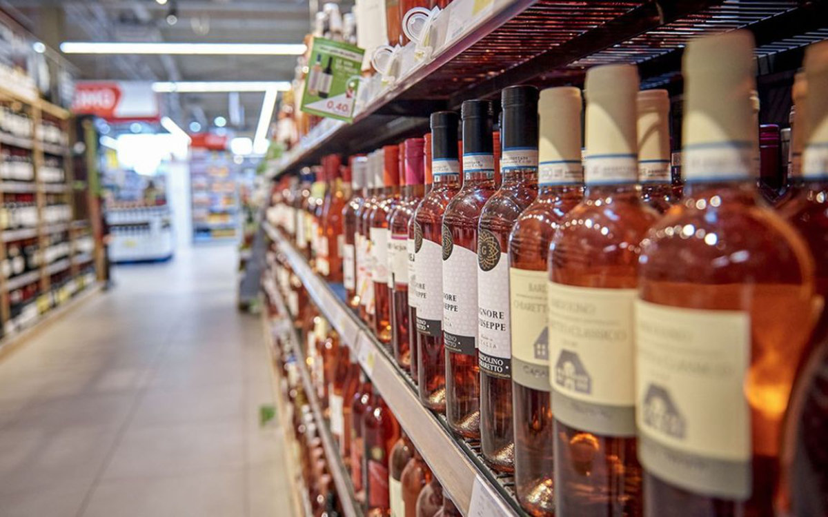 Título : "Marruecos apuesta por tabaco y alcohol para sanear sus cuentas"