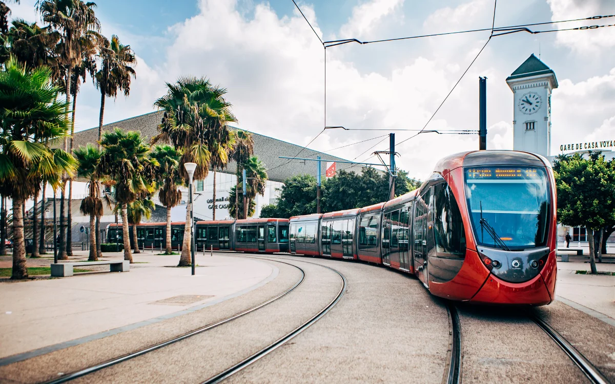 Tranvía y autobuses en Casablanca : la ciudad paga la diferencia