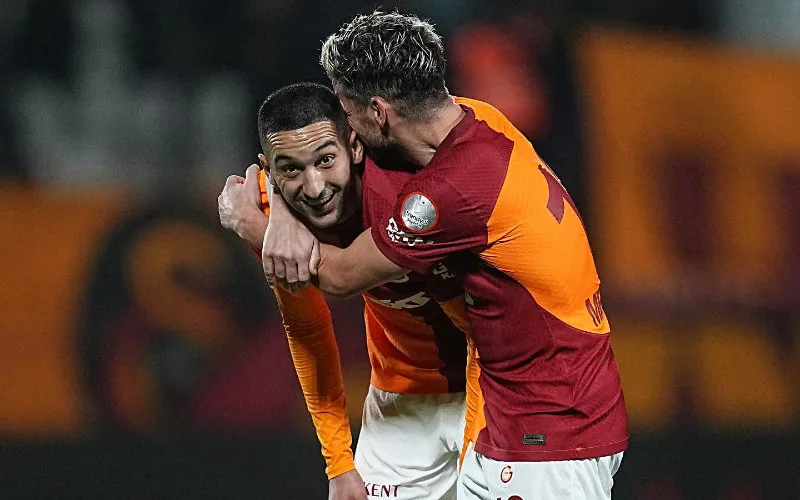 Ziyech busca nuevo destino : Galatasaray confirma su inminente salida
