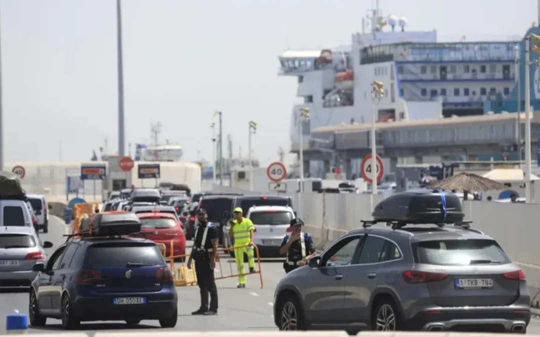 De camino a Tánger, su coche se precipita al puerto de Algeciras : mueren dos mujeres