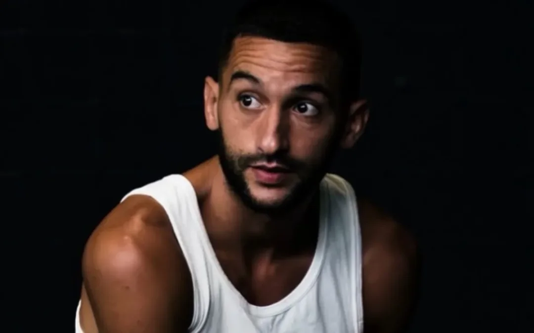 Hakim Ziyech acude a entrenarse al Wydad con un agente judicial ; nadie lo espera