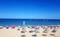 Hasta 700 dirhams por sombrilla" : el norte de Marruecos declara la guerra a los ocupantes de playas