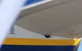 Alerta en vuelo Ryanair : Pasajero descubre fallo en el ala y frena despegue en Marruecos