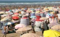 Casablanca combate la invasión de sombrillas ilegales en sus playas públicas