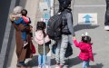 "España lidera la acogida : Marroquíes entre los más beneficiados por permisos de residencia en la UE"
