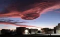 Espectacular nube lenticular rosa alarma a Marruecos : ¿OVNI o fenómeno natural ?