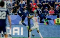 Noussair Mazraoui atrapado entre dos escoceses : la foto que simboliza la lucha de Marruecos