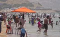 Ola de calor récord en Tánger : Playas abarrotadas ante temperaturas sofocantes