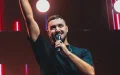Zouhair Bahaoui ondea la bandera argelina en París y es linchado en las redes sociales