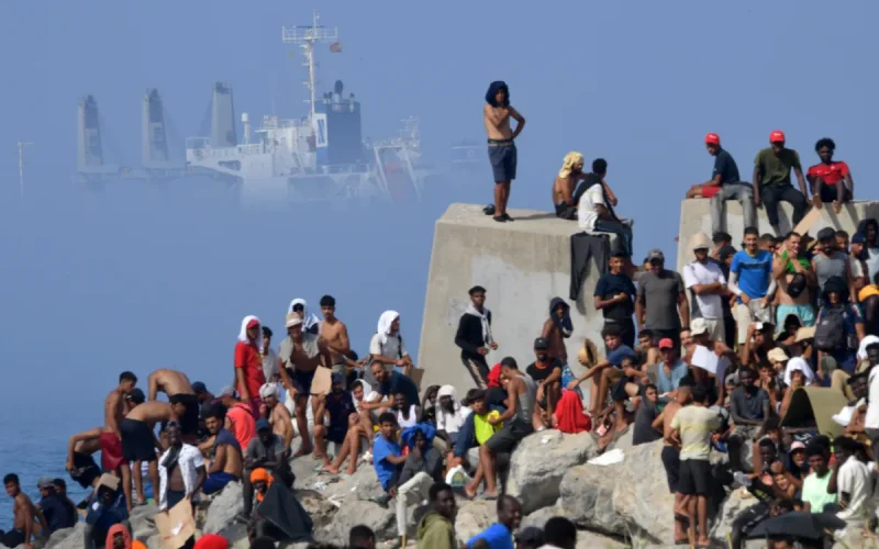 72.000 entradas en Ceuta : Sánchez admite que Marruecos abrió las compuertas durante diez horas