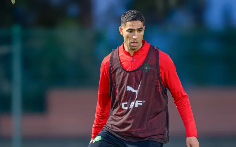 Achraf Hakimi se enfrenta a una parte del público marroquí
