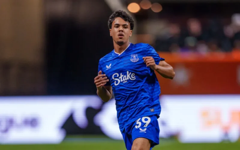 Adam Aznou, el gran desastre marroquí del Everton