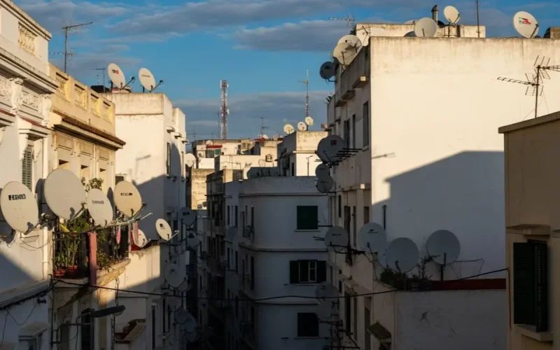 Adiós a las parábolas y al aire acondicionado visible : Casablanca impone una revolución estética