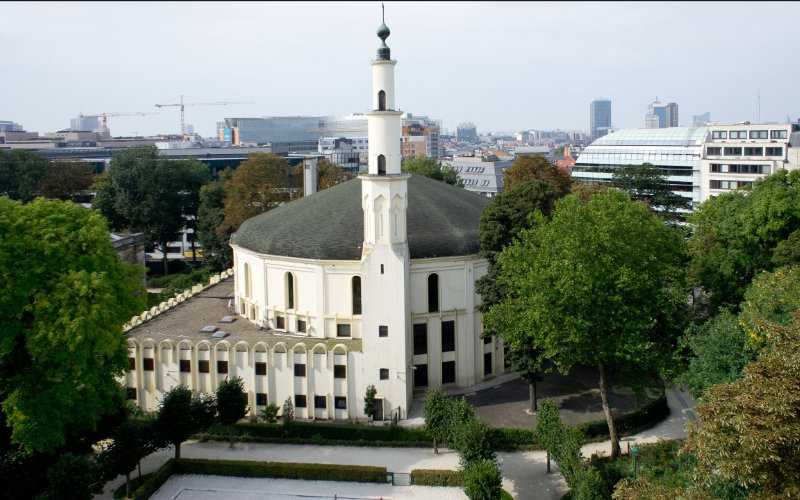 Alarma en Bruselas : El icónico minarete de la Gran Mezquita será desmontado por riesgo de derrumbe