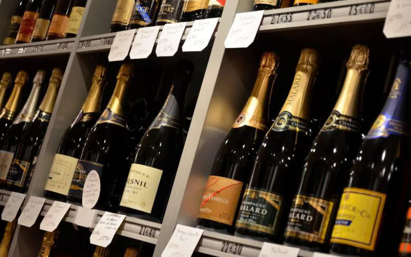 Alerta en Marruecos : El peligro oculto del alcohol ilegal en las fiestas de fin de año