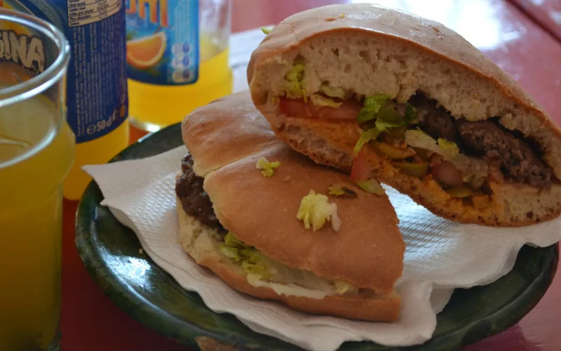 Alerta sanitaria en Marrakech : Intensifican controles en restaurantes tras muertes por intoxicación