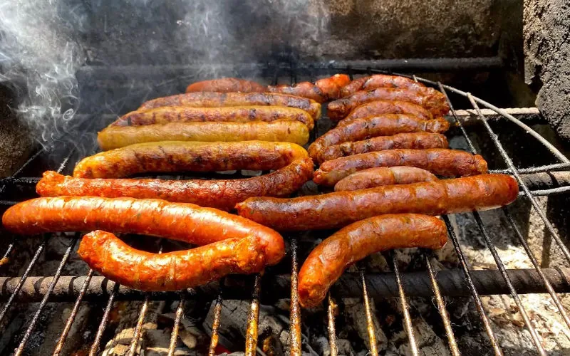 Alerta sanitaria : Retiran salchichas halal contaminadas en supermercados franceses