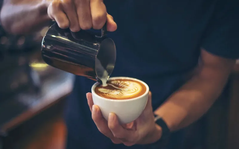 Alza de precios en cafeterías marroquíes tras el Eid : indignación ciudadana en Tánger