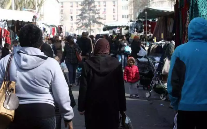 El árabe dialectal, segunda lengua de Francia : 4 millones lo hablan fluidamente