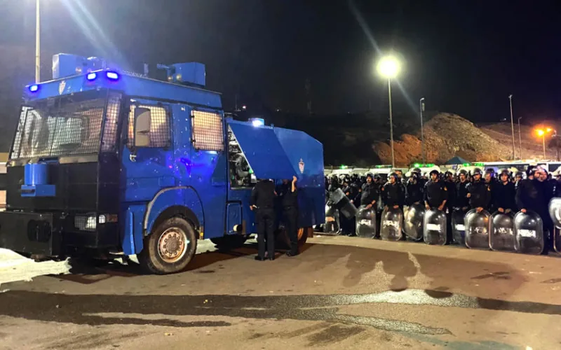 Argelia acusada de orquestar asalto masivo de menores a Ceuta, según exministro marroquí