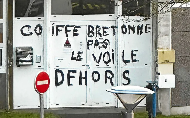 Ataque islamófobo sin precedentes : Mezquita de Guingamp vandalizada con grafitis racistas