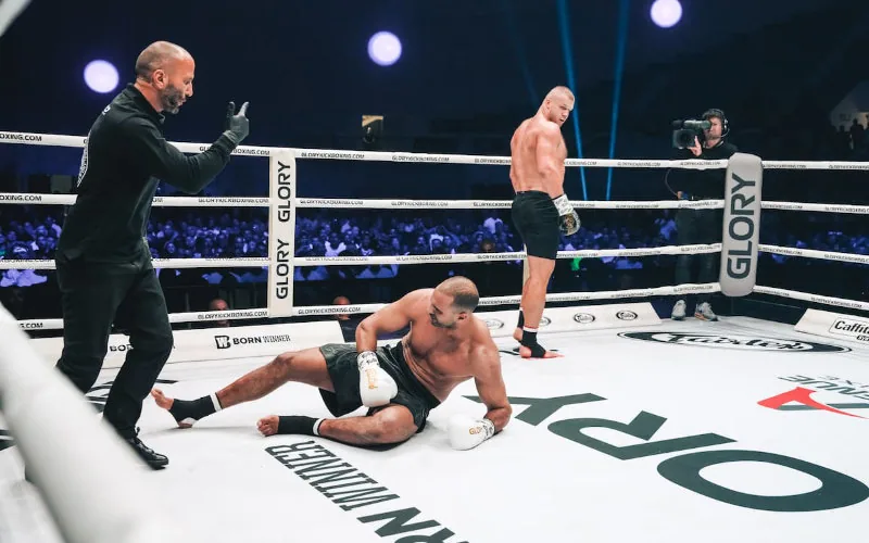 Badr Hari : ¿El ocaso del titán marroquí del kickboxing tras su derrota en Glory 89 ?