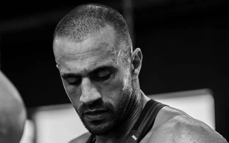 Badr Hari regresa al ring : Glory dona ganancias y ofrece combate gratuito a Marruecos tras terremoto