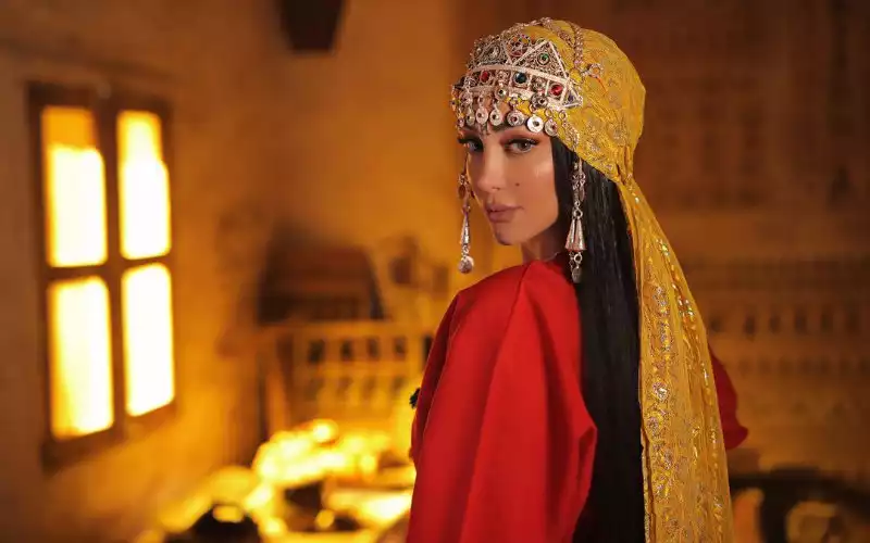 Basma Boussel revela : Fama y presión acabaron su matrimonio con Tamer Hosny