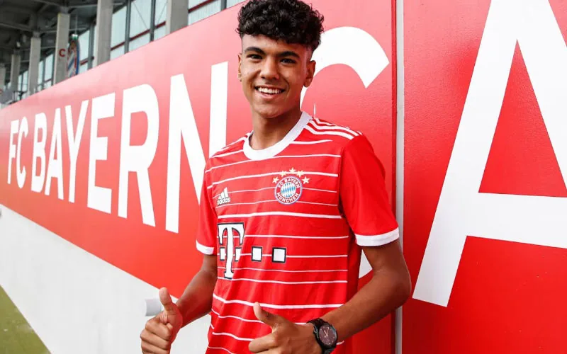Bayern Múnich asegura el futuro : Adam Aznou firma su primer contrato profesional