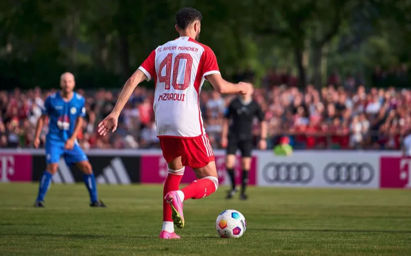 Bayern pierde a Mazraoui : Premier League en alerta por el lateral marroquí