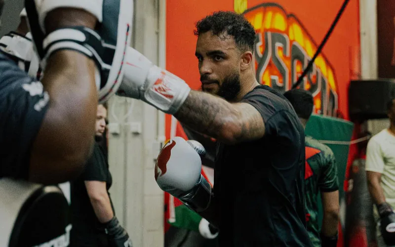 Beztati vs Kwasi : Polémica y frustración en el ring de Glory Miami
