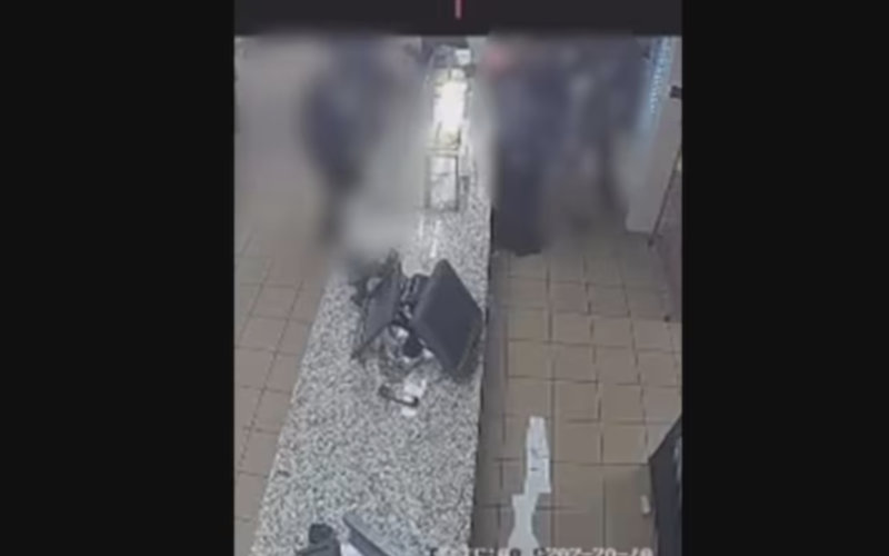 Brutal ataque islamófobo en Ontario : Grupo asalta a mujer musulmana y le arranca el hiyab