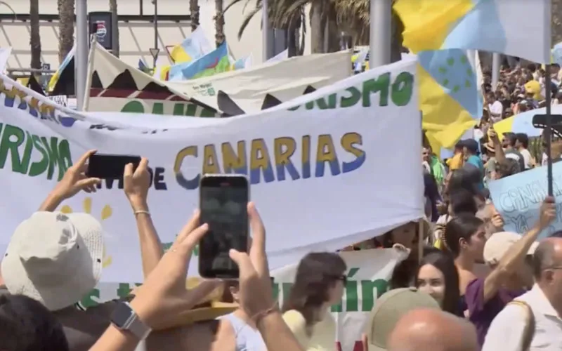 Canarias en crisis : El turismo masivo provoca protestas y desvía viajeros a Marruecos