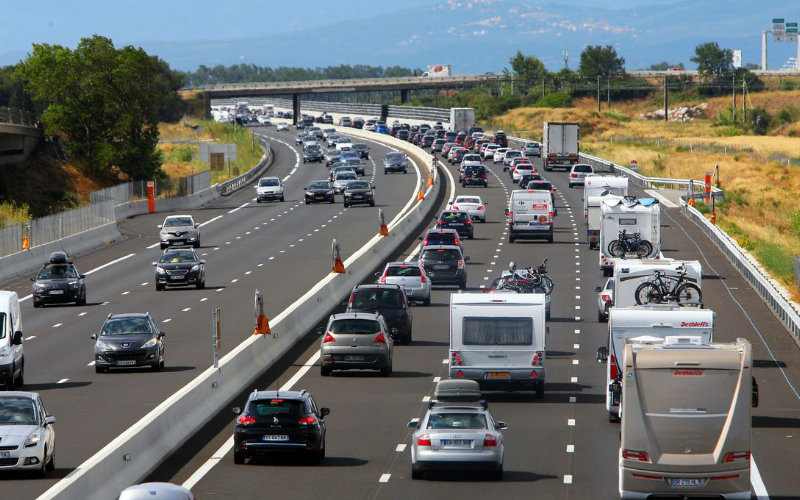 Caos aéreo impulsa éxodo masivo : Marroquíes en Francia optan por ruta terrestre hacia Marruecos