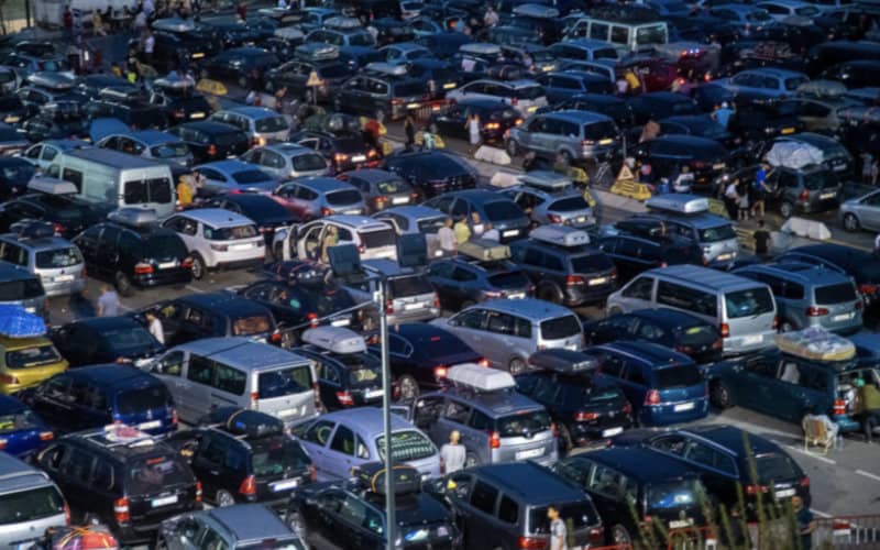 Caos en Bab Sebta : Marroquíes en el extranjero exigen soluciones ante largas esperas fronterizas