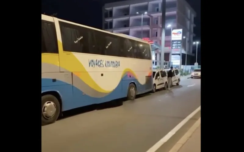 Caos en Casablanca : Taxistas bloquean autobús estudiantil en protesta por tarifas