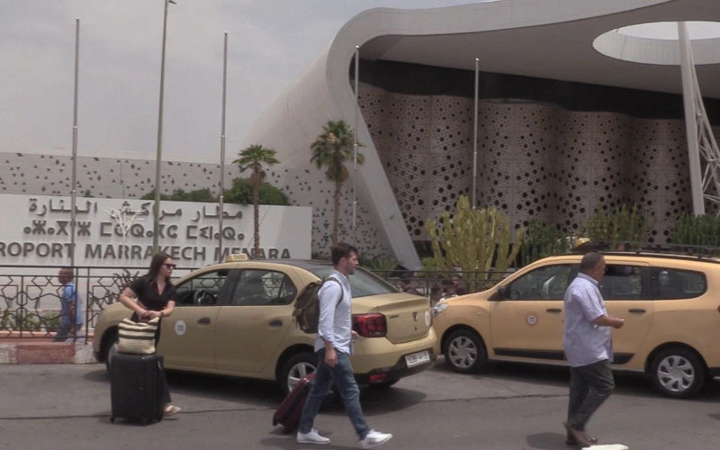 Caos en Marrakech : Taxistas del aeropuerto acosan a usuarios de Indrive