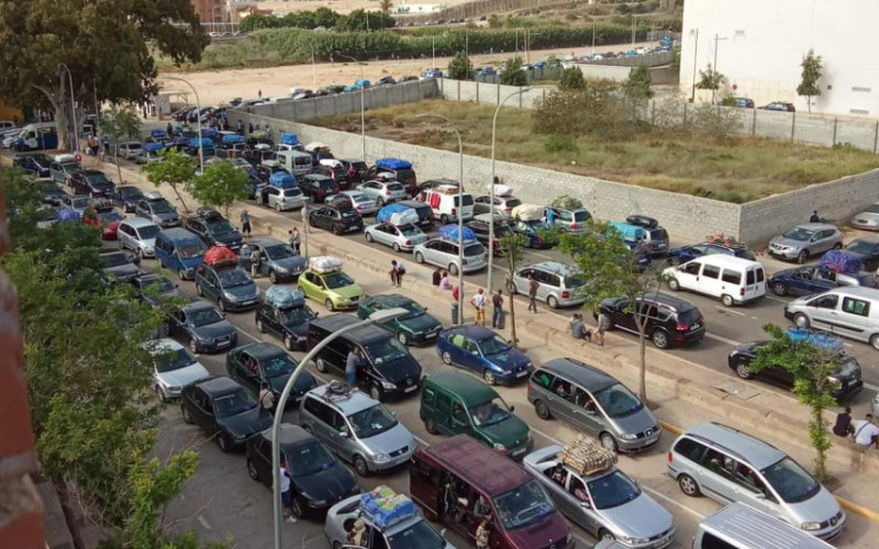 Caos en Melilla : MRE denuncian condiciones "humillantes" en la frontera durante el éxodo veraniego