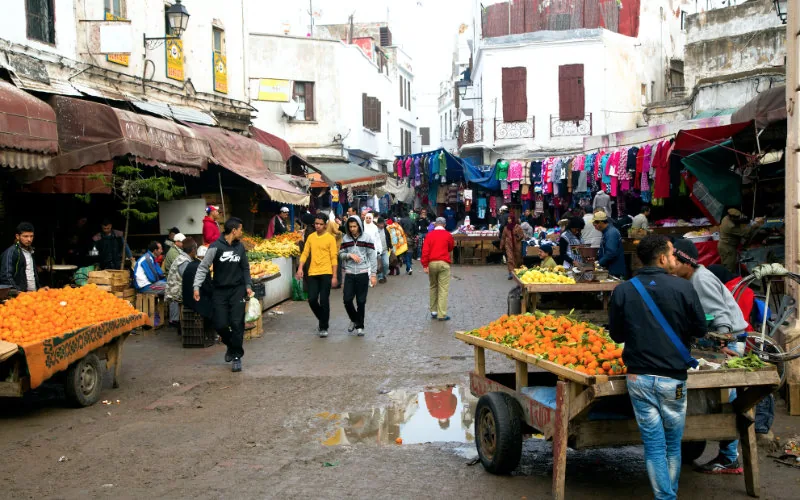 Caos en Rabat : Vendedores ambulantes desbordan Takaddoum y desafían la formalización