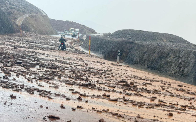 Caos en la ruta Marrakech-Ouarzazate : Lluvias desatan derrumbes y reavivan demanda del túnel de Tichka