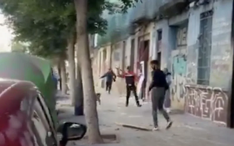 Caos en Valencia : Brutal enfrentamiento entre jóvenes magrebíes desata pánico en las calles