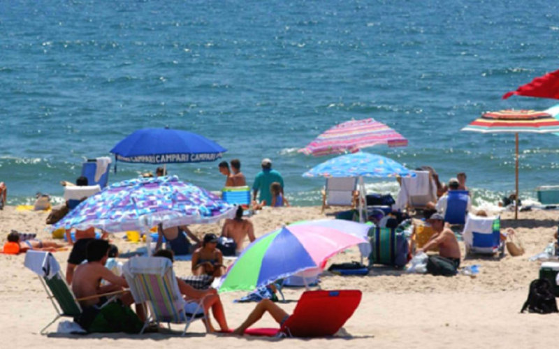 Caos veraniego : Familias marroquíes denuncian estafas y abusos en playas del norte