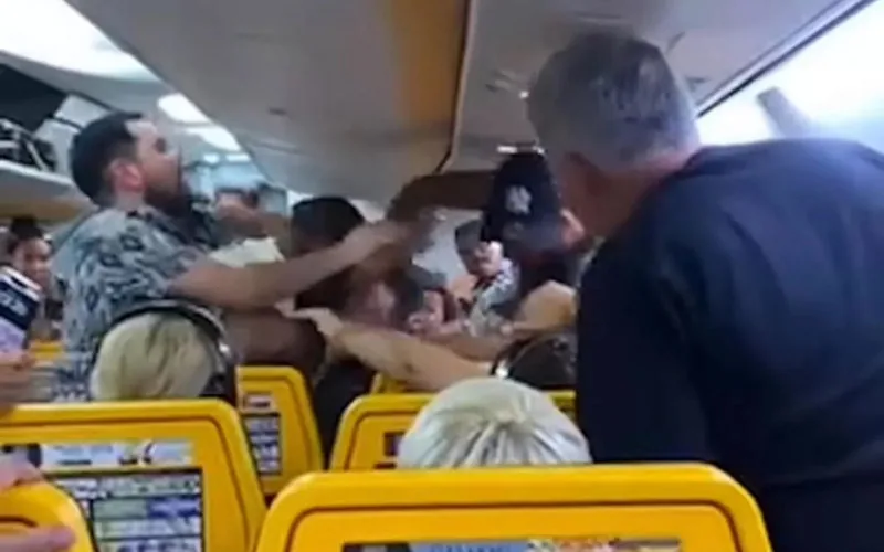 Caos en vuelo Ryanair : Pasajero ebrio siembra el pánico entre Marruecos y Manchester