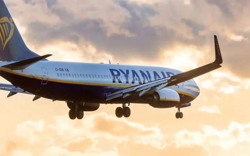 Caos en vuelo Ryanair : Pasajeros disruptivos y emergencia médica fuerzan aterrizaje en Marrakech