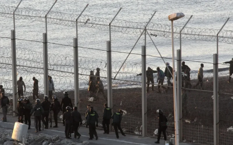 Ceuta : una puerta instalada por Marruecos desencadena una disputa fronteriza