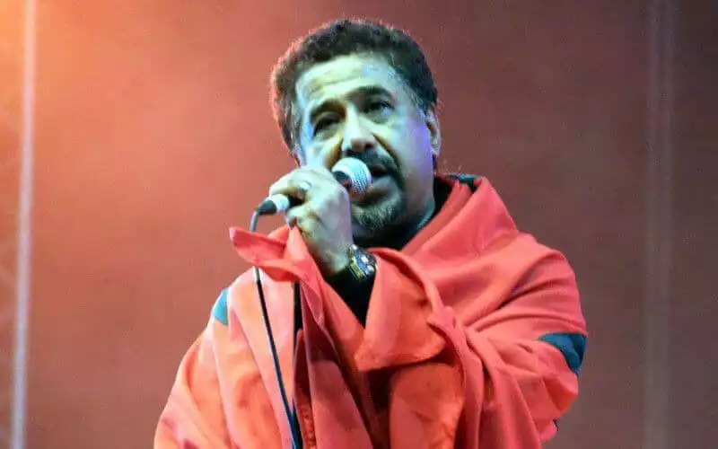 Cheb Khaled desata polémica en Argelia tras homenajear al rey marroquí Mohammed VI