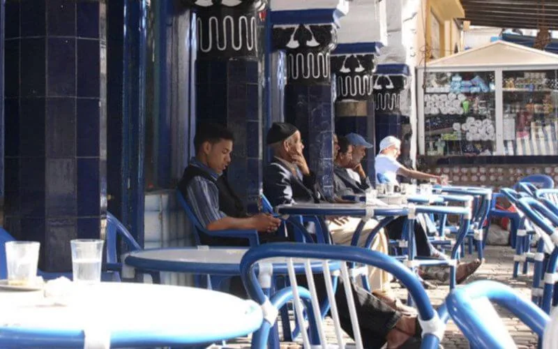 Cliente demanda a cafetería por exigir consumo mínimo : Polémica en Mohammédia