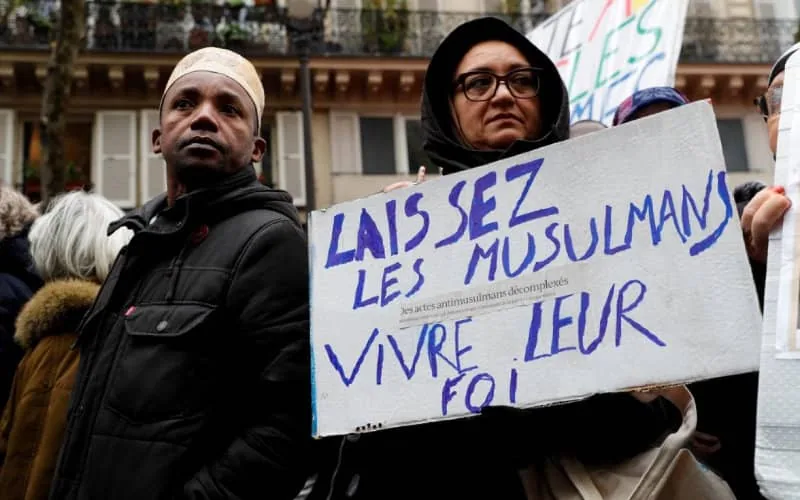 La creciente marginación de los musulmanes en Francia : Un llamado a la integración