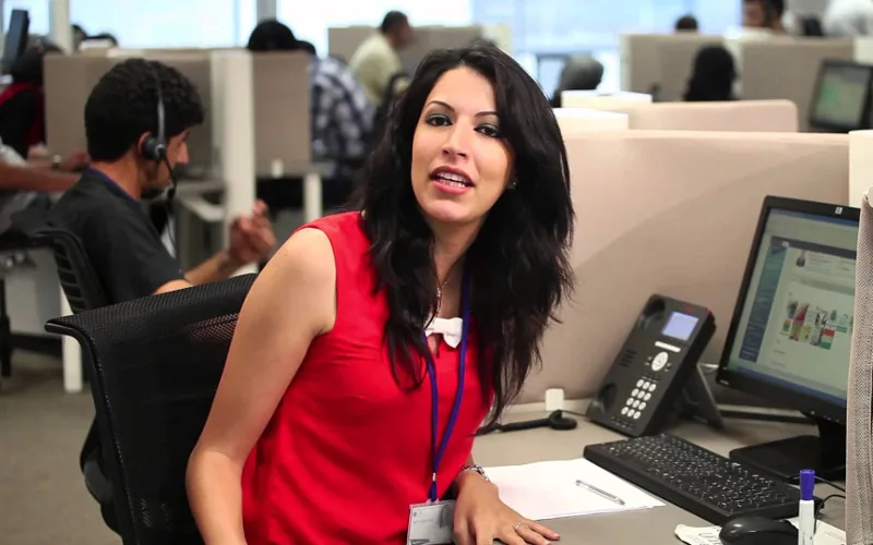 "Crisis en los call centers marroquíes : La IA y la ley francesa amenazan miles de empleos"